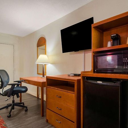 Econo Lodge Goldsboro Hwy 70 Buitenkant foto
