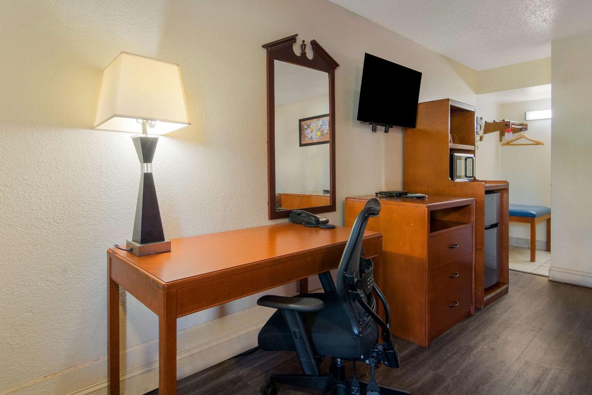 Econo Lodge Goldsboro Hwy 70 Buitenkant foto