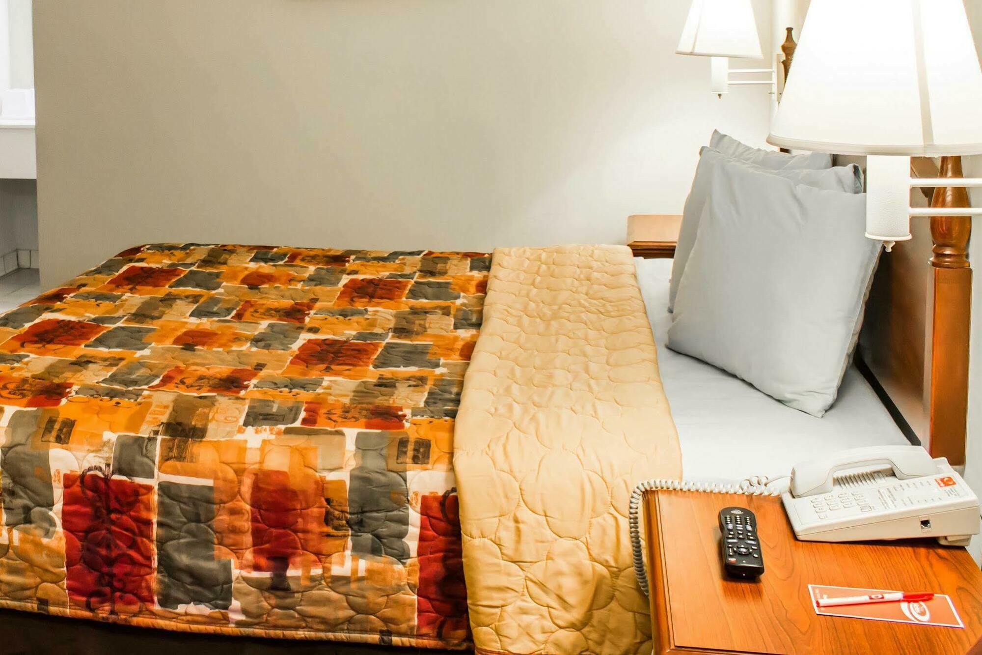 Econo Lodge Goldsboro Hwy 70 Buitenkant foto